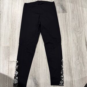 SAPOPA Black Activewear Leggings with design on the bottom size medium NWOT